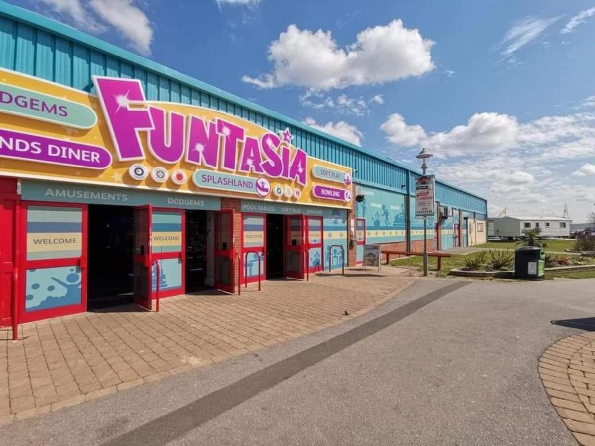 Chalet Inviting 3-bed Caravan In Porthcawl