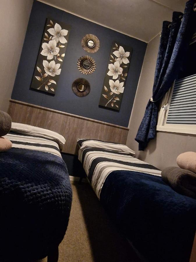 Chalet Inviting 3-bed Caravan In