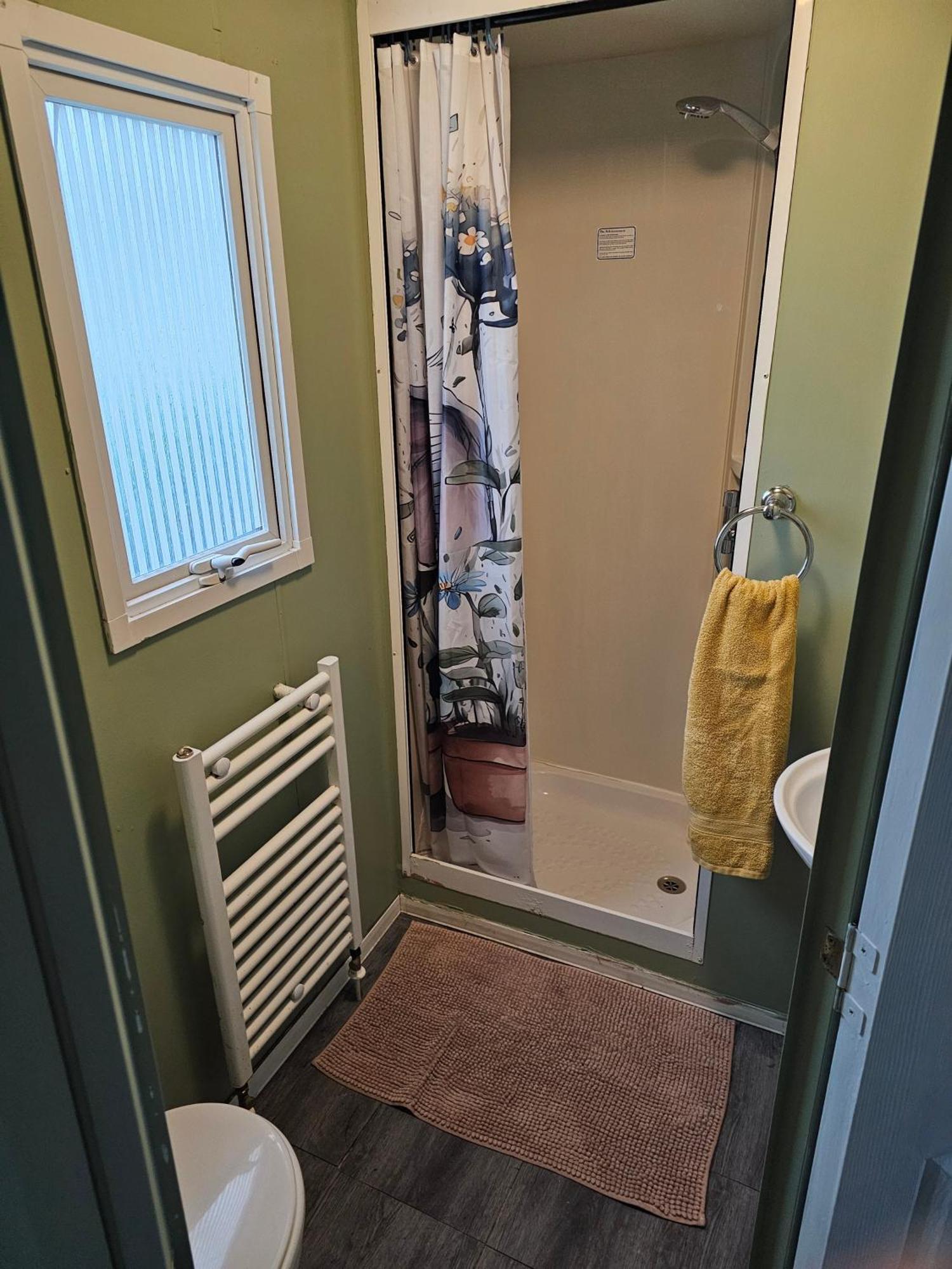 Inviting 3-bed Caravan In Chalet