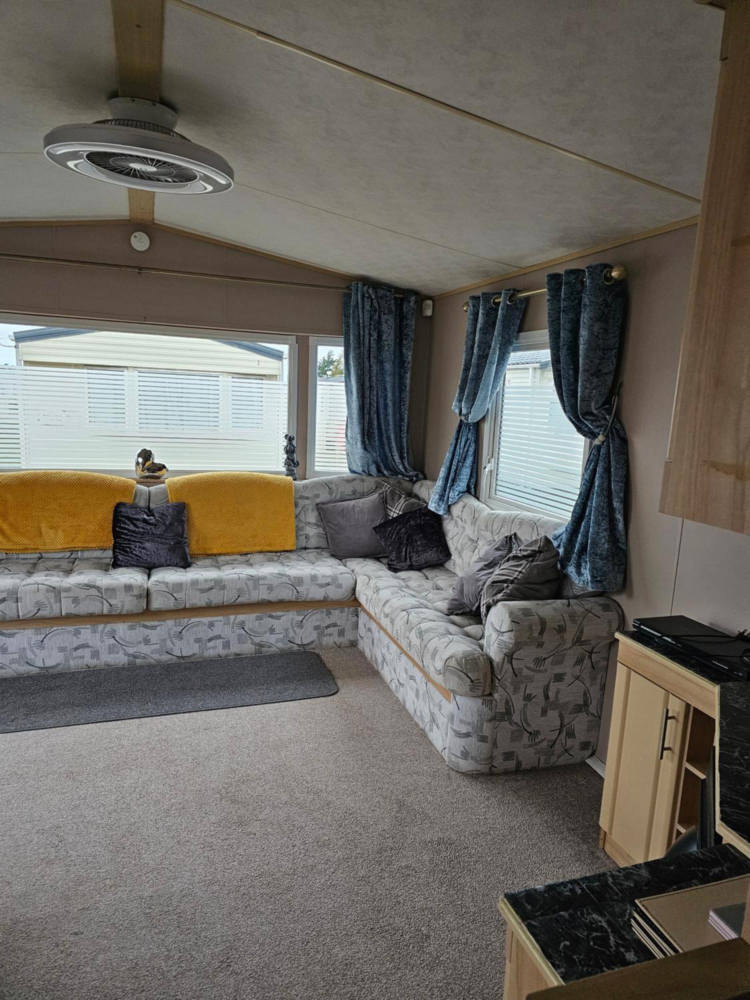 Chalet Inviting 3-bed Caravan In