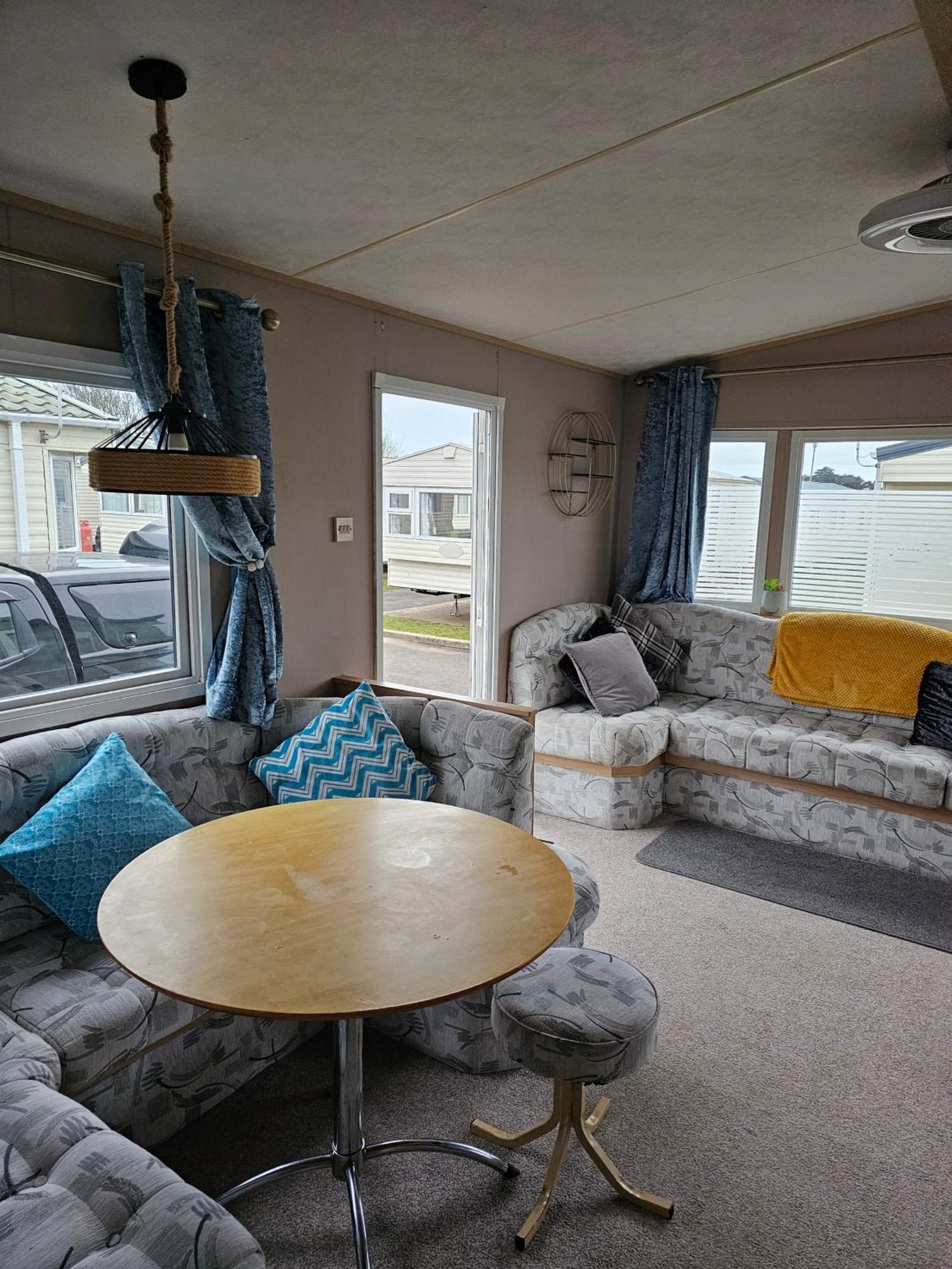 Inviting 3-bed Caravan In Chalet *